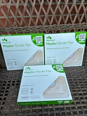Mepilex Border Flex Self-Adherent Foam Dressings - Green/White (10x10 cm)